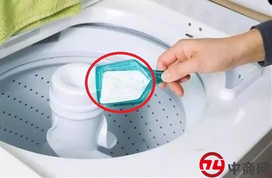 洗衣机长时间不清洗，比马桶还脏，教你一招如何清洗！