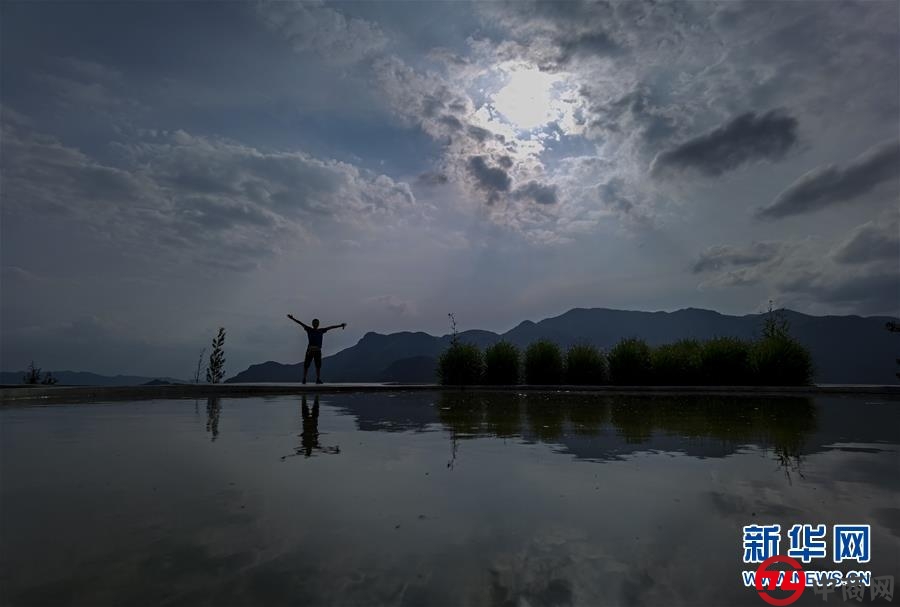 （社会）（1）重庆：小长假  短线旅游升温